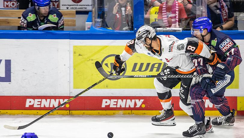 Nathan Burns (l) spielt künftig für Ingolstadt. (Archivbild) Nathan Burns (l) spielt künftig für Ingolstadt. (Archivbild)
