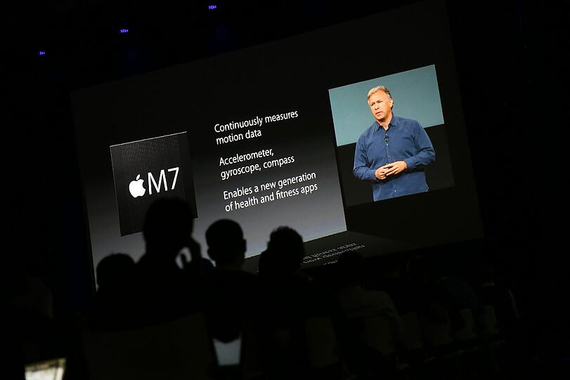 Apple hat erstmals ein neues günstigeres iPhone-Modell vorgestellt. Das Gerät heißt wie erwartet iPhone 5C und hat ein Gehäuse aus Plastik in bunten Farben. Die Bilder aus dem Berliner Apple-Store.