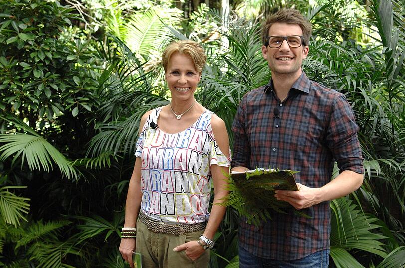 Larissa und der Wendler müssen zu zweit zur ersten Dschungelprüfung antreten. Die trägt den Titel &bdquo;Dschungeltherapie&ldquo; und ist nichts für schwache Nerven, denn hier müssen sich die Stars den Phobien vor Spinnen, engen Räumen, Reptilien, Vögeln, Dunkelheit, Ersticken, Dreck und Erbrechen stellen und ihre Ängste überwinden.