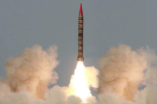 &bdquo;Mitfahrgelegenheit&ldquo;: Mit einer solchen indischen Rakete wird &bdquo;UWE-2&ldquo; ins Weltall gebracht. Foto: AFP