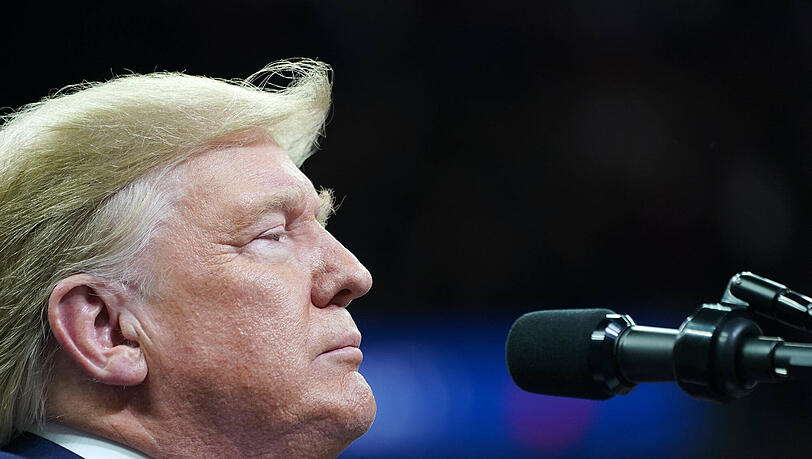 Der US-Präsident Donald Trump spricht bei einem Wahlkampfauftritt in Minneapolis.