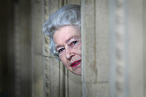 Bei allem Respekt, aber auch Queen Elizabeth muss an dieser Stelle erwähnt werden. Beim Fotoshooting mit Star-Fotografin Anni Leibovitz verlor sie kurz die Nerven. Aber nur kurz.