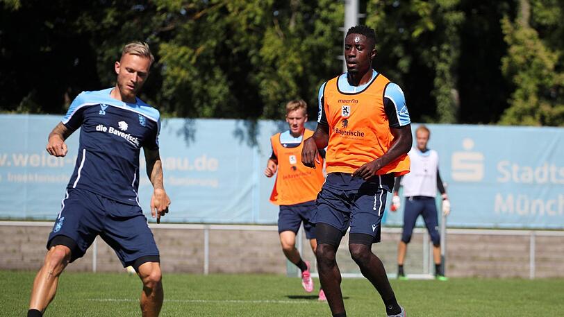 Auftritt der beiden Neuzugänge: Verteidiger Tim Rieder (l.) und Stürmer Prince Owusu beim Training mit den Löwen.