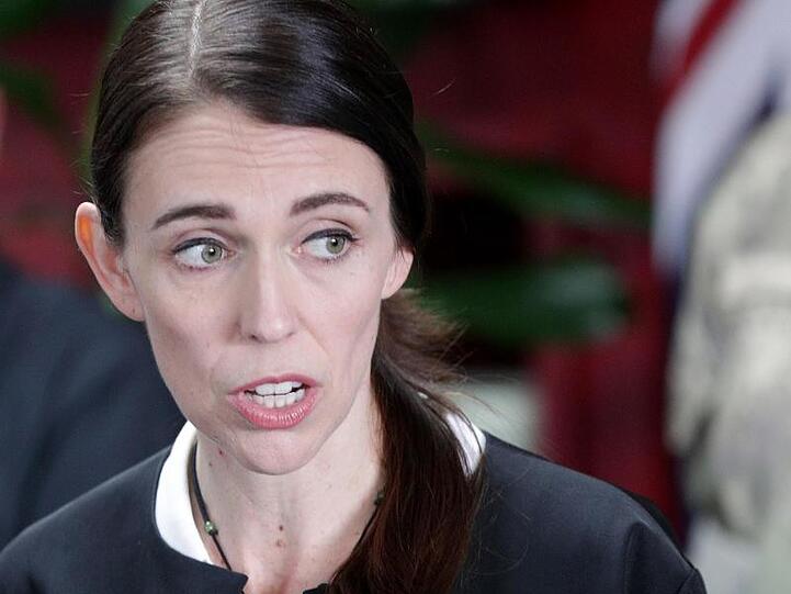 Neuseelands Premierministerin Jacinda Ardern nach einem Treffen mit vom Vulkanausbruch betroffenen Familien.
