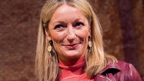 Monika Gruber ist froh, dass der Kranz, der vom Grab einer Freundin gestohlen wurde, wieder aufgetaucht ist. (Archivbild)