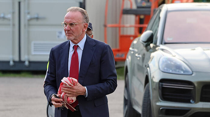 Ex-Bayern-Boss Karl-Heinz Rummenigge fordert eine Gehaltsobergrenze für Fußballer.