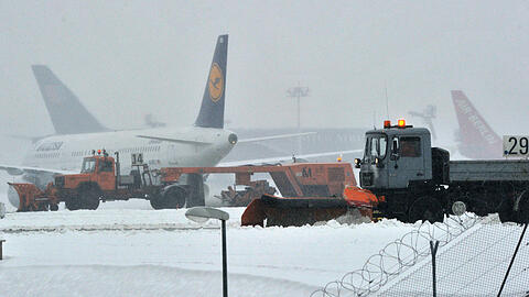 Der Winter in Europa hat zu zahlreichen Behinderungen auf dem Flughafen München geführt.