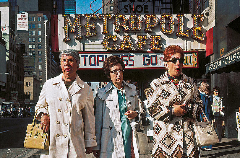Diese modebewussten Frauen fotografierte Sepp Werkmeister 1967 im Theaterdistrikt in New York.