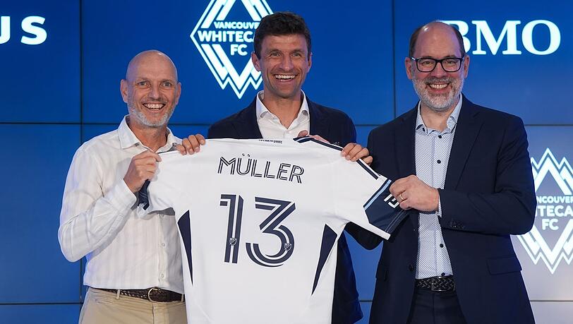 Trainer Sörensen (links) und Müller haben bereits ein gutes Verhältnis, findet Manager Schuster (rechts).