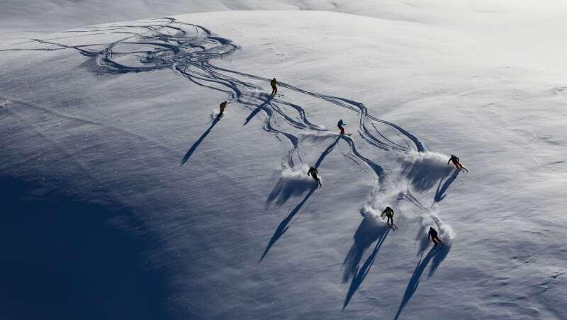 Eine Gruppe Freerider in Livigno beim Heliskiing. Eine Gruppe Freerider in Livigno beim Heliskiing.