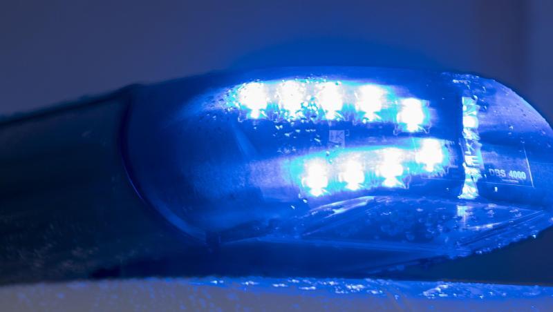 Ein Blaulicht leuchtet auf einem Streifenwagen der Polizei. Foto: Jens Büttner/Archivbild Ein Blaulicht leuchtet auf einem Streifenwagen der Polizei. Foto: Jens Büttner/Archivbild
