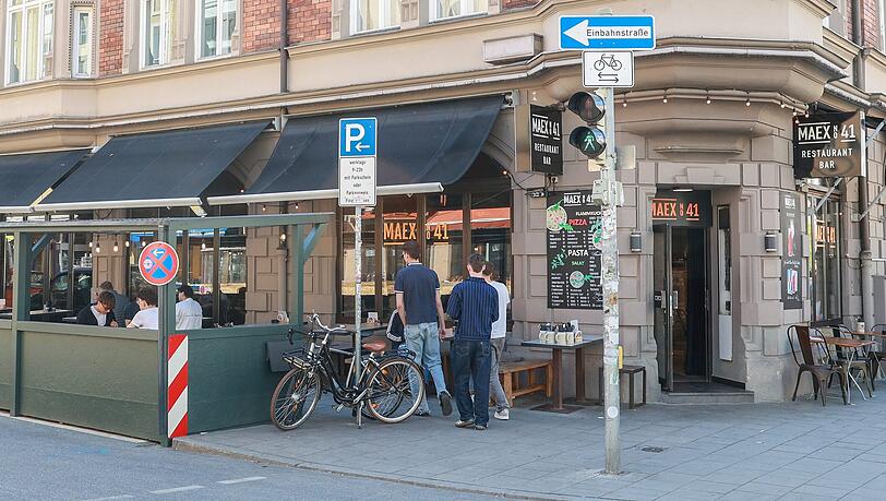 'Hier geht es zu wie im Irrenhaus': Droht den Schanigärten in München das Aus?