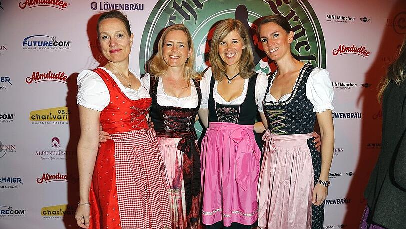Selbst Modebegeisterte wurden nicht enttäuscht: Neben den bunten und schicken Trachten der Gäste, bot Trachten Angermaier auch dieses Jahr wieder am Auftakt-Abend eine fulminante Modenschau. Selbst Modebegeisterte wurden nicht enttäuscht: Neben den bunten und schicken Trachten der Gäste, bot Trachten Angermaier auch dieses Jahr wieder am Auftakt-Abend eine fulminante Modenschau.