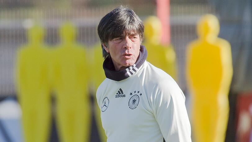 Bundestrainer Joachim Löw gönnt der Mannschaft vor der Partie gegen Nordirland eine Verschnaufpause. Bundestrainer Joachim Löw gönnt der Mannschaft vor der Partie gegen Nordirland eine Verschnaufpause.