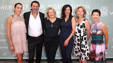 Ugo Crocamo mit Freundin Melanie Fischer (l.) und den Agentinnen Inga Pudenz, Karin Brandner, Angelia Reuter und Astride Bergauer (v. l.)