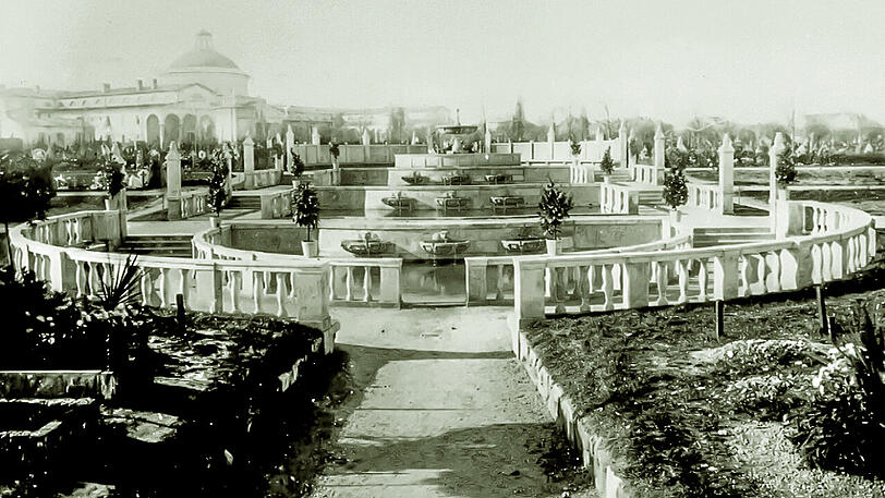 Besondere Architektur: Die Kaskaden am Ostfriedhof um 1900...