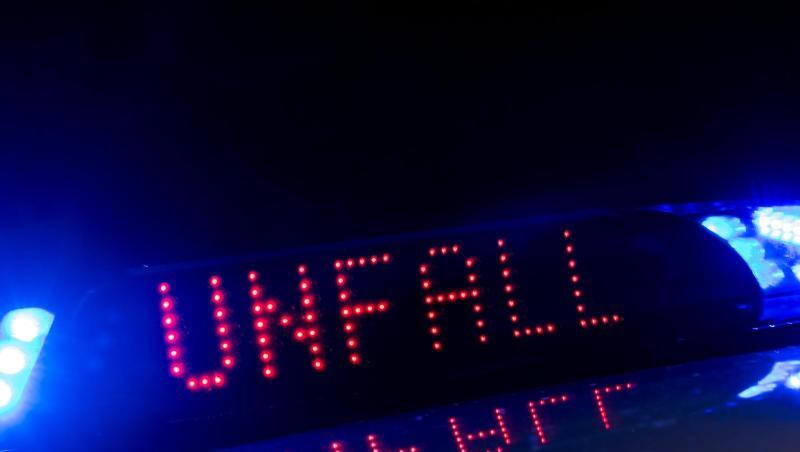 In Niedersachsen hat es beim Bau eines Böllers nach Anleitung aus dem Internet einen schweren Ungfal gegeben. In Niedersachsen hat es beim Bau eines Böllers nach Anleitung aus dem Internet einen schweren Ungfal gegeben.