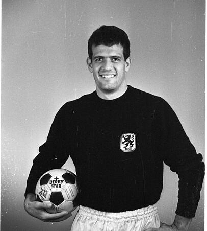 Wolfgang Fahrian im Löwen-Trikot. Wolfgang Fahrian im Löwen-Trikot.