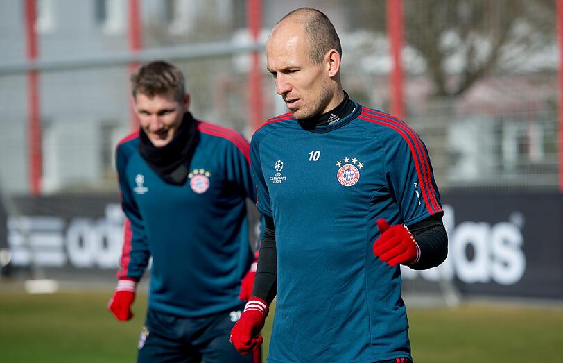 Die Bayern bei ihrem Abschlusstraining in München bevor sie am morgigen Mittwoch im Champions League Achtelfinale in London auf den FC Arsenal treffen.