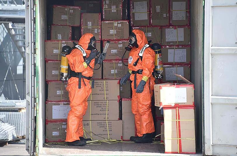 Bilder vom Großeinsatz der Feuerwehr in Poing: Eine Spezialeinheit musste in ein Logistikzentrum ausrücken.