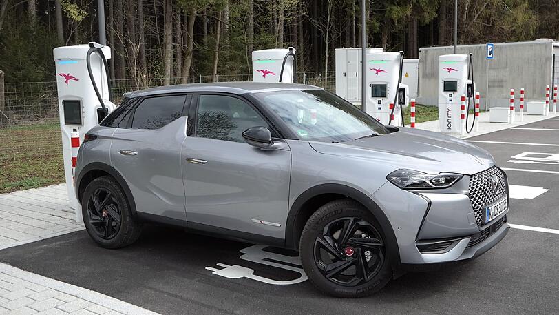 Beim Schnelllade-Versuch zeigt sich der DS 3 Crossback E-Tense eher von seiner lahmen Seite.