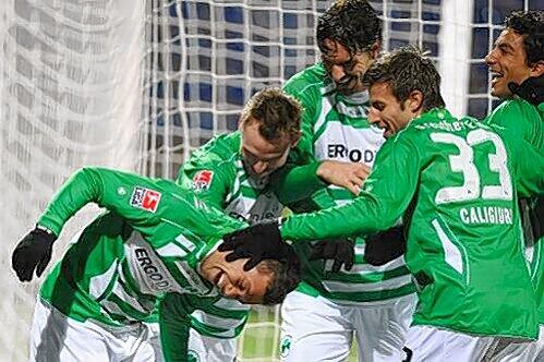 Das Kleeblatt in Feierlaune: Stephan Schröck, Bernd Nehrig, Marino Biliskov, Marco Caligiuri und Sami Allagui (v.l.)