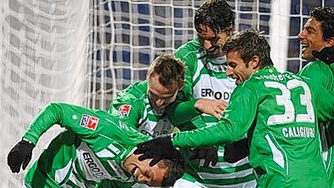Das Kleeblatt in Feierlaune: Stephan Schröck, Bernd Nehrig, Marino Biliskov, Marco Caligiuri und Sami Allagui (v.l.)