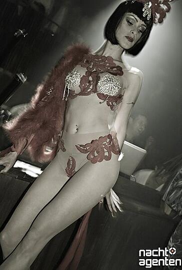 Beim "Honey Bunny" im Jack Rabbit war am Freitag viel nackte Haut zu sehen. Mehr Bilder unter:  www.nachtagenten.de