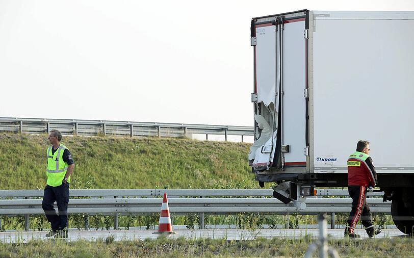 Bei einem Verkehrsunfall am Dreieck Barnim (Brandenburg) auf dem nördlichen Berliner Ring sind sechs Menschen ums Leben gekommen.