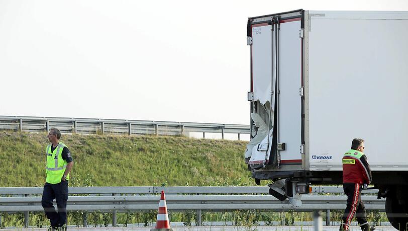 Bei einem Verkehrsunfall am Dreieck Barnim (Brandenburg) auf dem nördlichen Berliner Ring sind sechs Menschen ums Leben gekommen. Bei einem Verkehrsunfall am Dreieck Barnim (Brandenburg) auf dem nördlichen Berliner Ring sind sechs Menschen ums Leben gekommen.