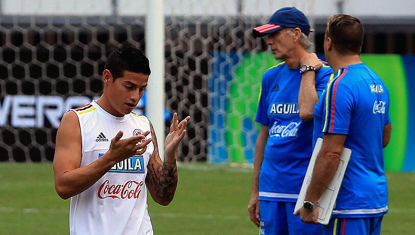 James Rodríguez (links) im Training der kolumbianischen Nationalmannschaft. Zweiter von rechts Trainer José Pekerman. James Rodríguez (links) im Training der kolumbianischen Nationalmannschaft. Zweiter von rechts Trainer José Pekerman.