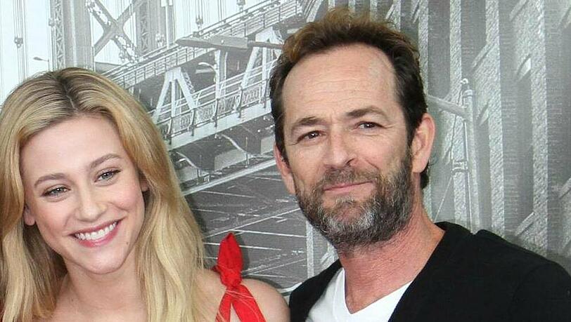 Lili Reinhart und Luke Perry bei einem gemeinsamen Auftritt 2018 Lili Reinhart und Luke Perry bei einem gemeinsamen Auftritt 2018