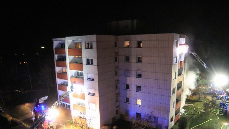 Die Feuerwehr löscht einen Brand in einem Wohnhaus in Memmelsdorf. Foto: News5/ Merzbach/NEWS5 Die Feuerwehr löscht einen Brand in einem Wohnhaus in Memmelsdorf. Foto: News5/ Merzbach/NEWS5