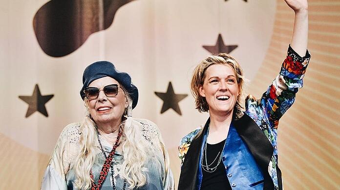 Joni Mitchell und Brandi Carlile.