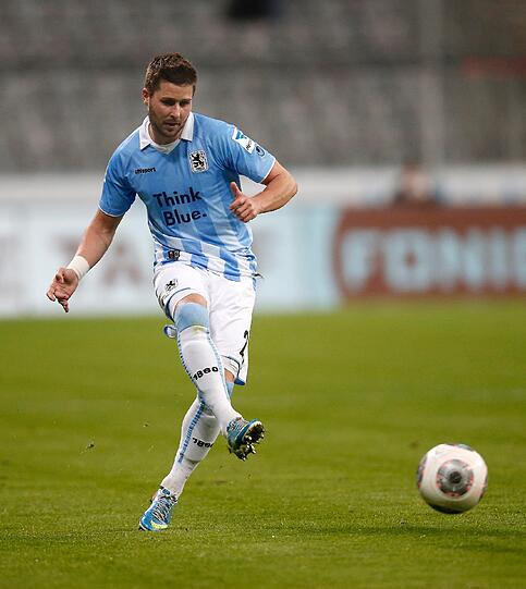 MARKUS STEINHÖFER - NOTE 6 - Viel zu langsam, wurde x-fach überlaufen und viel zu unentschlossen. Mies, trotz Vorlage zum 1:4!