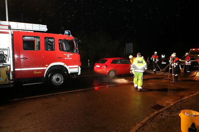 Die beiden Reiterinnen übersahen den Audi und wurden von ihm erfasst. Die Bilder von dem schrecklichen Unfall.