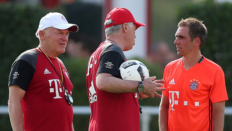 Hermann Gerland, Carlo Ancelotti und Kapitän Philipp Lahm (von links) beim Bayern-Training. Hermann Gerland, Carlo Ancelotti und Kapitän Philipp Lahm (von links) beim Bayern-Training.
