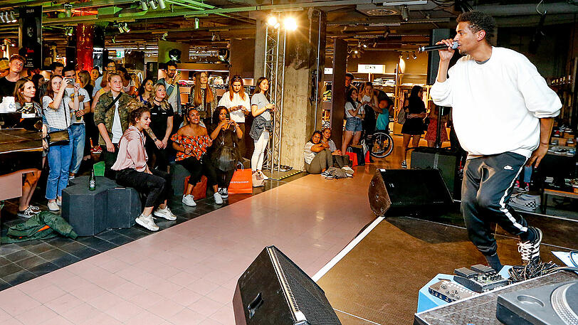 Impressionen vom Kick-Off der "The Storey Basement Sessions" im Oberpollinger.
