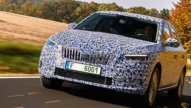 Unsere erste Testfahrt im noch getarnten Erlkönig. Unsere erste Testfahrt im noch getarnten Erlkönig.
