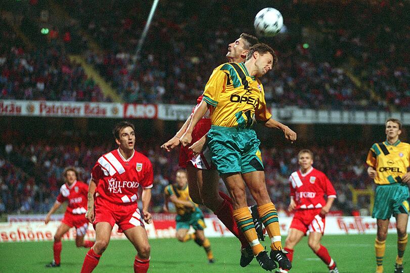 Pokalwunder 1994: Vestenbergsgreuth gewinnt mit Frank Schmidt gegen den FC Bayern.
