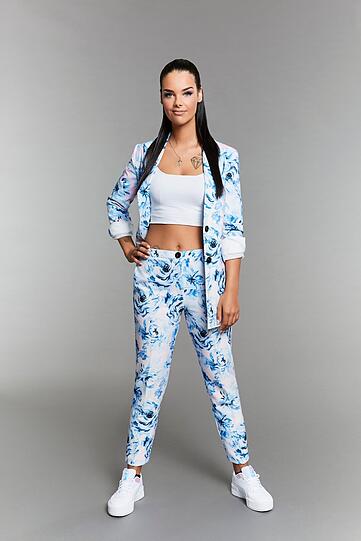 Reality-TV-Sternchen Elena Lucia Ameur kennt man vor allem aus "Berlin Tag und Nacht". Sie wollte ihr Glück im Container von Promi Big Brother 2020 versuchen, verließ die Show nach 11 Tagen aber freiwillig.