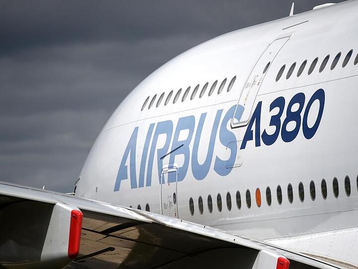 Ein A380 des europäischen Flugzeugherstellers Airbus auf der Farnborough International Airshow.