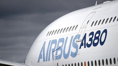 Ein A380 des europäischen Flugzeugherstellers Airbus auf der Farnborough International Airshow.