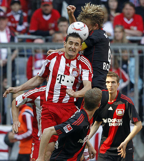 MIROSLAV KLOSE Note 2
Agierte in der Zentrale auf der Müller-Position und rannte, als wäre es sein letztes Profi-Spiel. Unermüdlich, antrittsschnell. Einer der Jonker-Profiteure. Unglaublich!