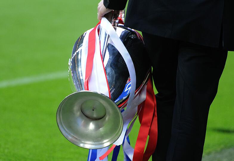 Das Objekt der Begierde: der Champions-League-Pokal.