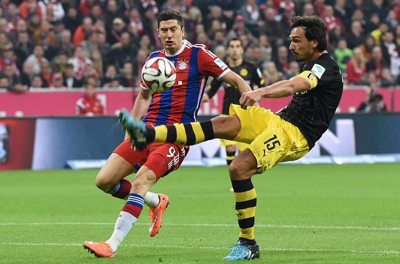 BVB-Kapitän und EX-FCB'ler Mats Hummels im Zeikampf mit Robert Lewandowski.
