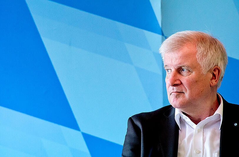 CSU-Chef Horst Seehofer wirft Bundesjustizminister Heiko Maas (SPD) vor, "dass er von den Lebensrealitäten etwas entfernt ist".