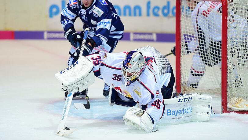 Bitterer Saison-Einstand: EHC-Goalie Kevin Reich (r.) kassiert in Iserlohn acht Gegentore.
