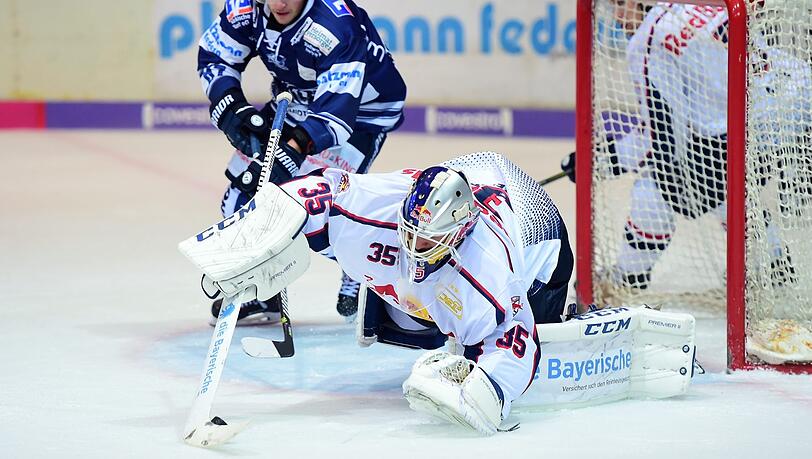 Bitterer Saison-Einstand: EHC-Goalie Kevin Reich (r.) kassiert in Iserlohn acht Gegentore. Bitterer Saison-Einstand: EHC-Goalie Kevin Reich (r.) kassiert in Iserlohn acht Gegentore.