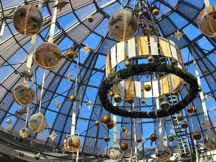So schön schaut das sanierte, vorweihnachtliche Perlacher Einkaufszentrum PEP aus.